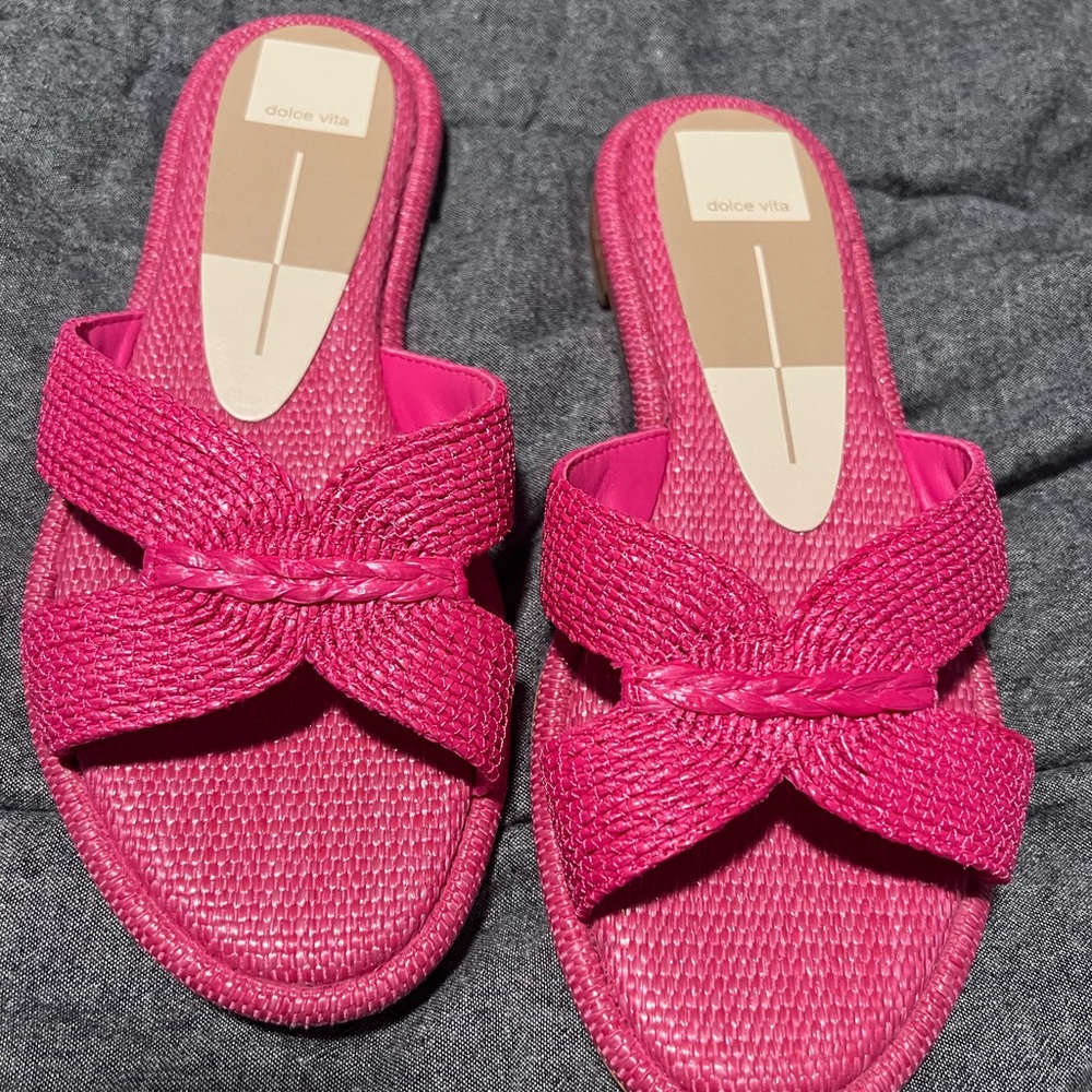 Dolce Vita Atomic 652. 7.5 color is Orchid Raffia